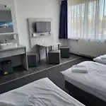 Hotel & Gaestehaus Rostock Luetten Klein