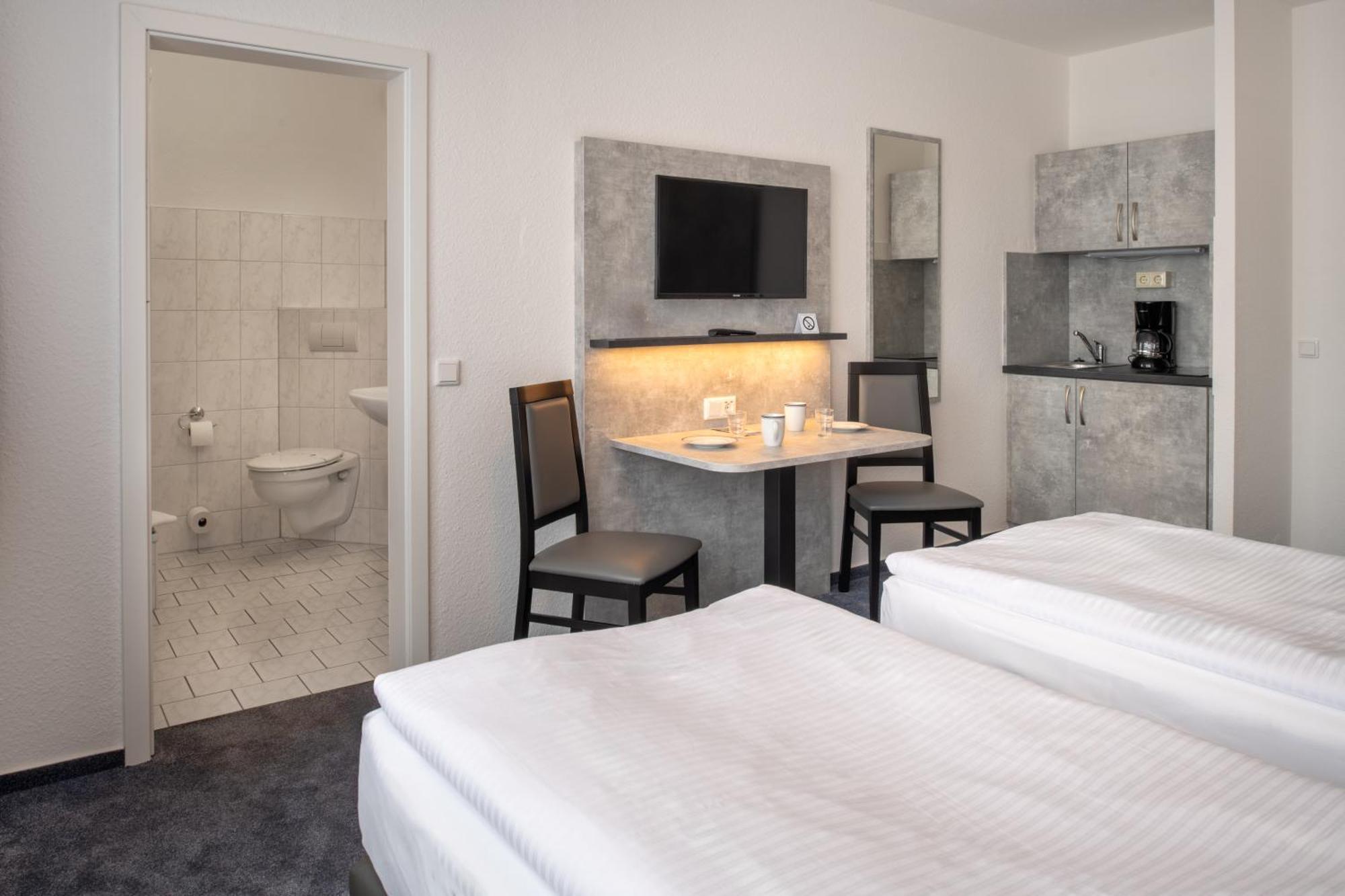 & Gaestehaus Luetten Klein Hotel Rostock